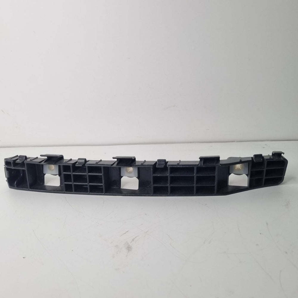 Guia Para-choque Traseiro Esquerdo Hyundai HB20 Hatch 2013/2019 Usado