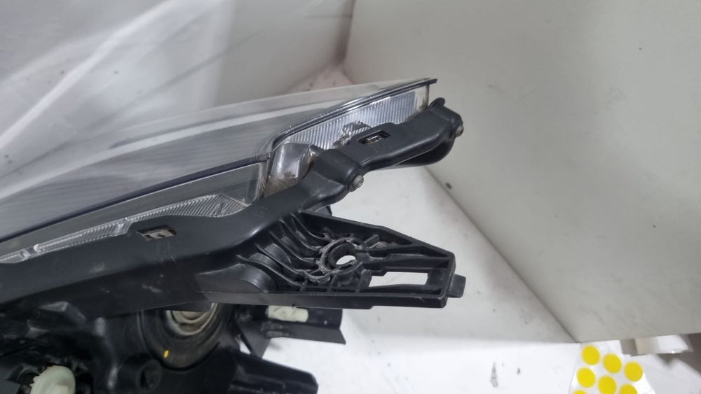 Farol Diant Dir Nissan Kicks 2021/2024