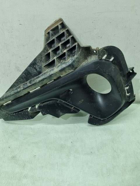 Moldura Parachoque Dianteiro Direito Chevrolet Onix 2021/2025 Usado