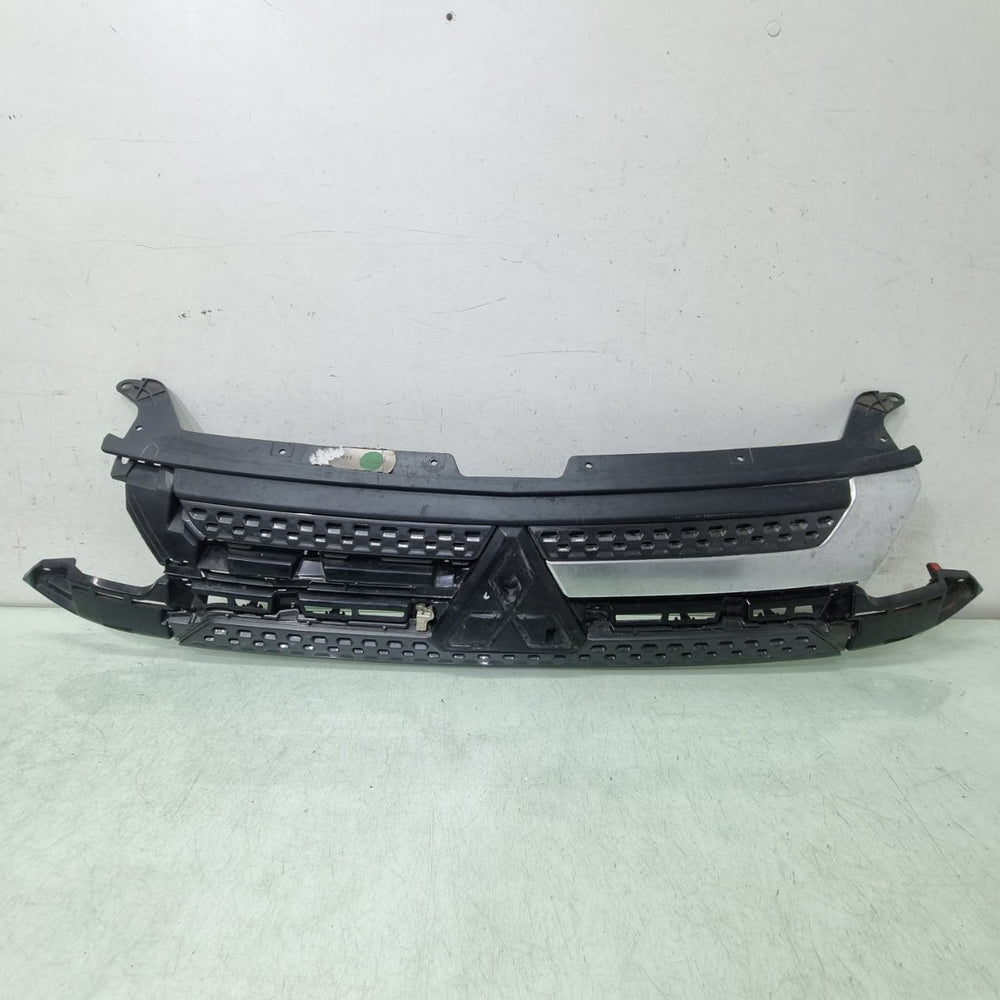 Grade Frontal Mitsubishi Outlander 2016/2019 Usado