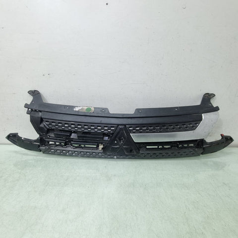 Grade Frontal Mitsubishi Outlander 2016/2019 Usado
