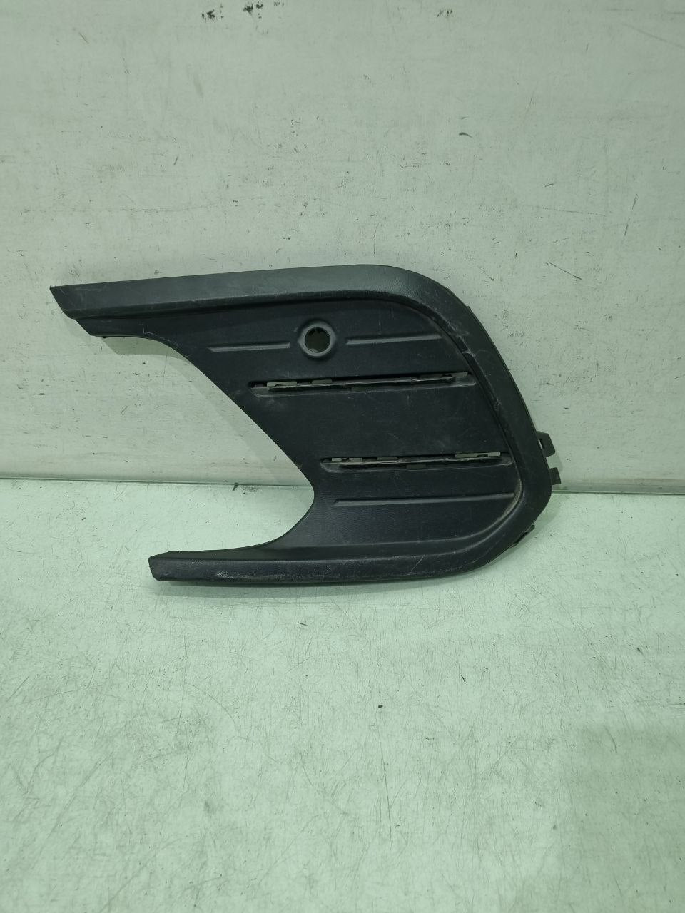 Moldura Grade Dianteira Esquerda Volkswagen Polo 2024/2025 Usado