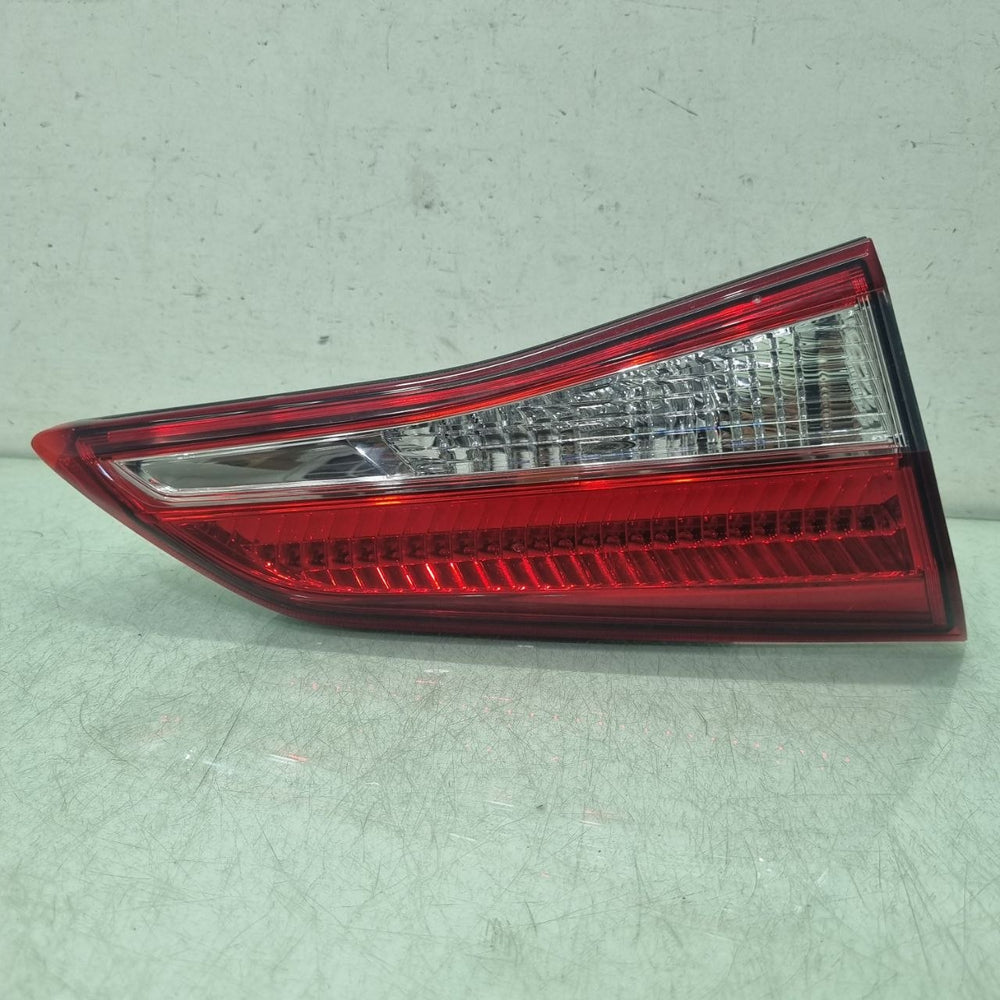 Lanterna Tras Tampa Esq Toyota Camry 2018/2022