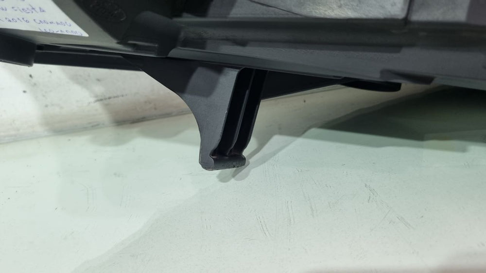 Farol Dir Ford New Fiesta 2014/2016 Cromado Usado