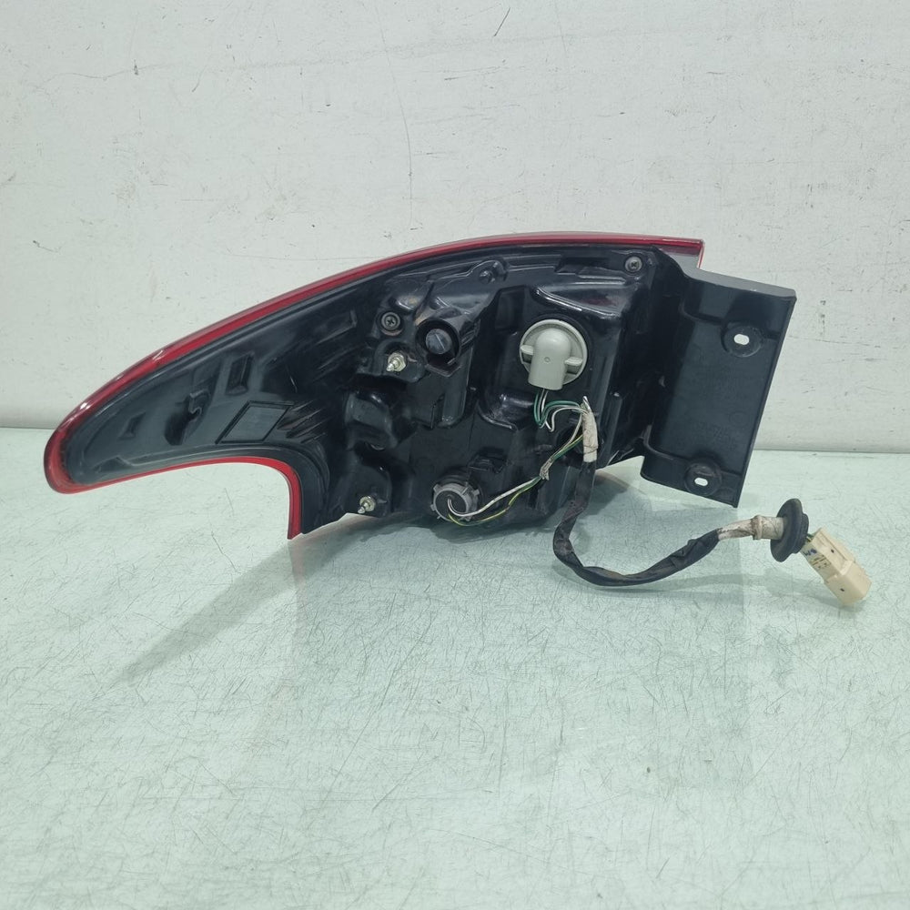 Lanterna Tras Esq Mitsubishi Outlander 16/19