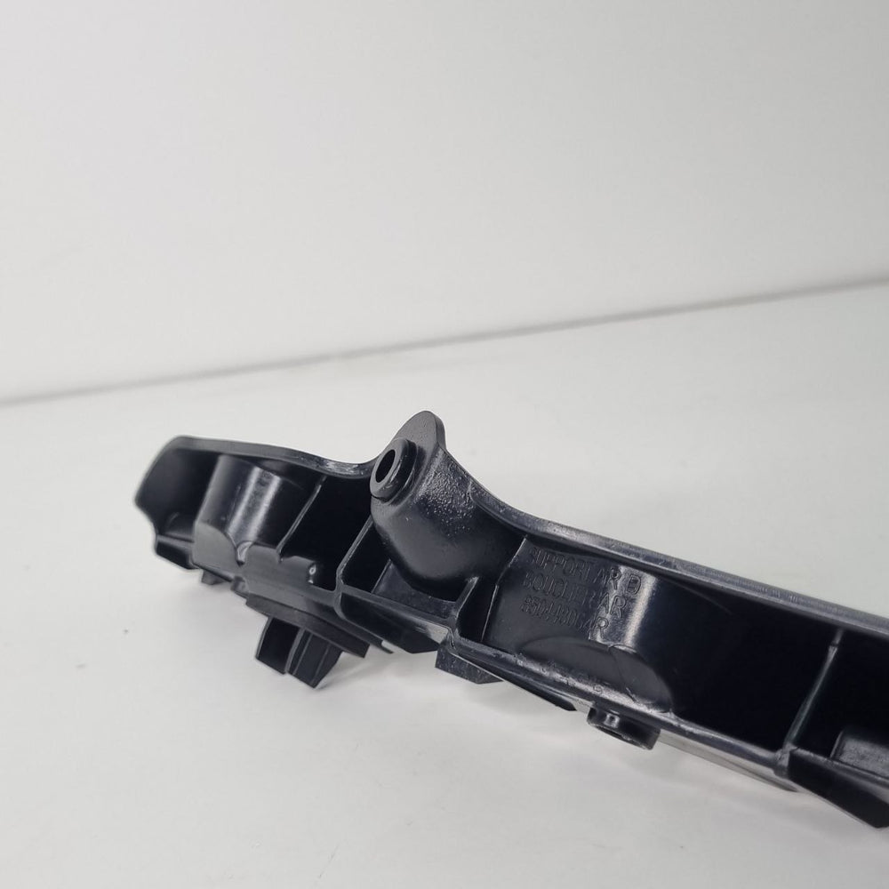Suporte Guia Para-choque  lado direito Traseiro duster 20/24