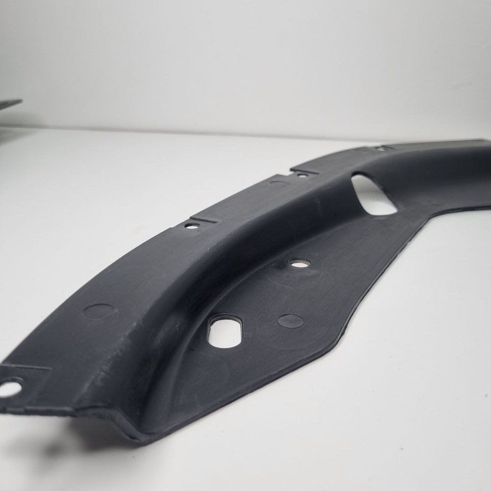 Painel Spoiler Parabarro Dianteiro Direito BMW 320i 2018/2022 Usado