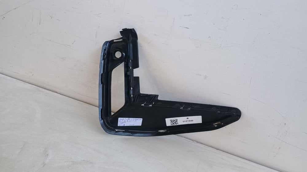 Grade Milha Esq Parachoque BMW 320i M Sport 2023/2026
