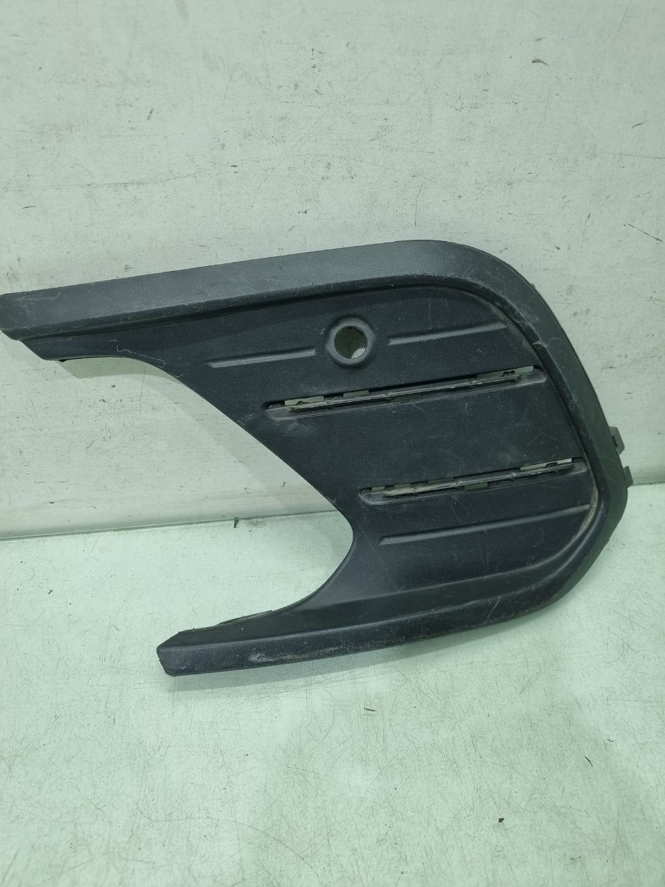 Moldura Grade Dianteira Esquerda Volkswagen Polo 2024/2025 Usado