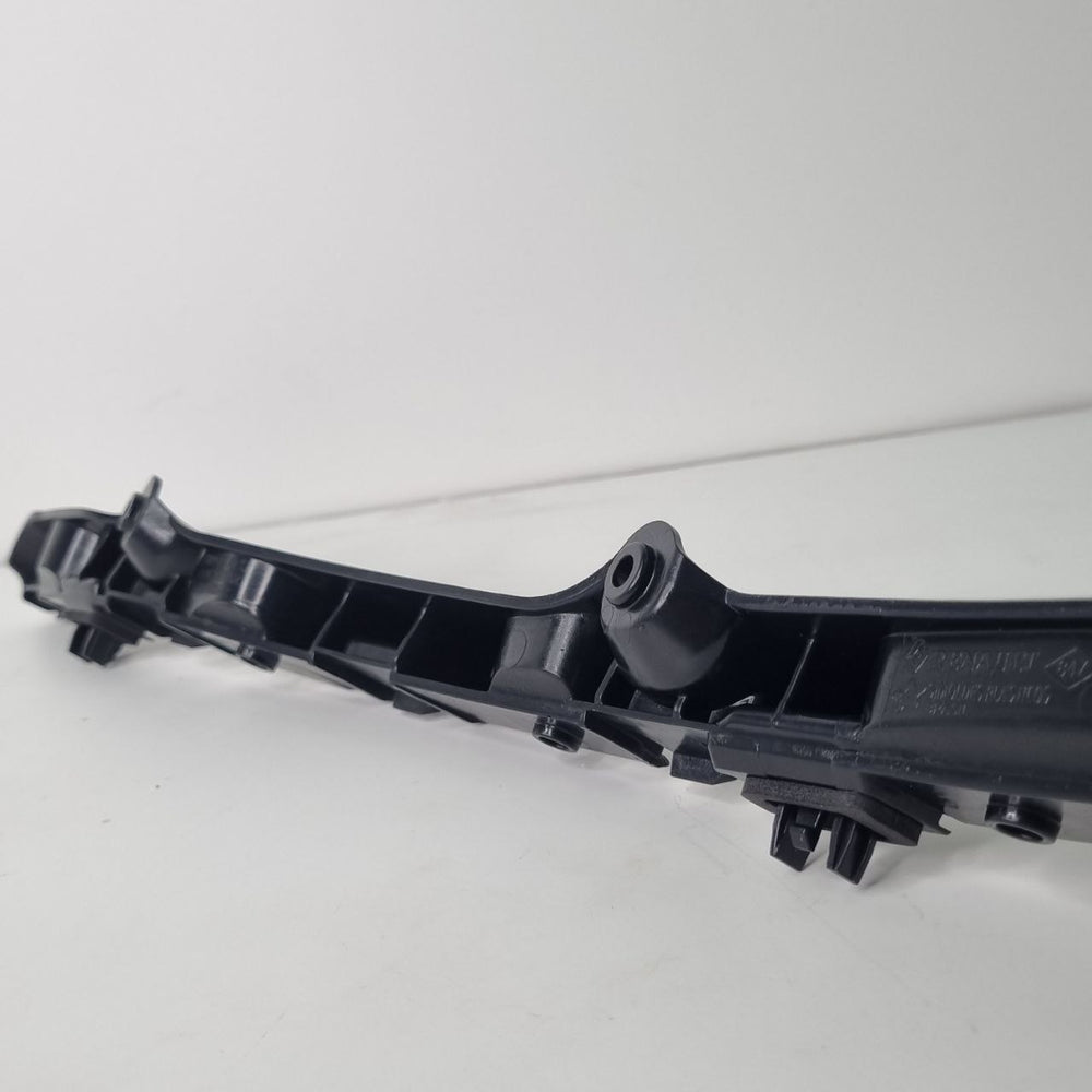 Suporte Guia Para-choque  lado direito Traseiro duster 20/24