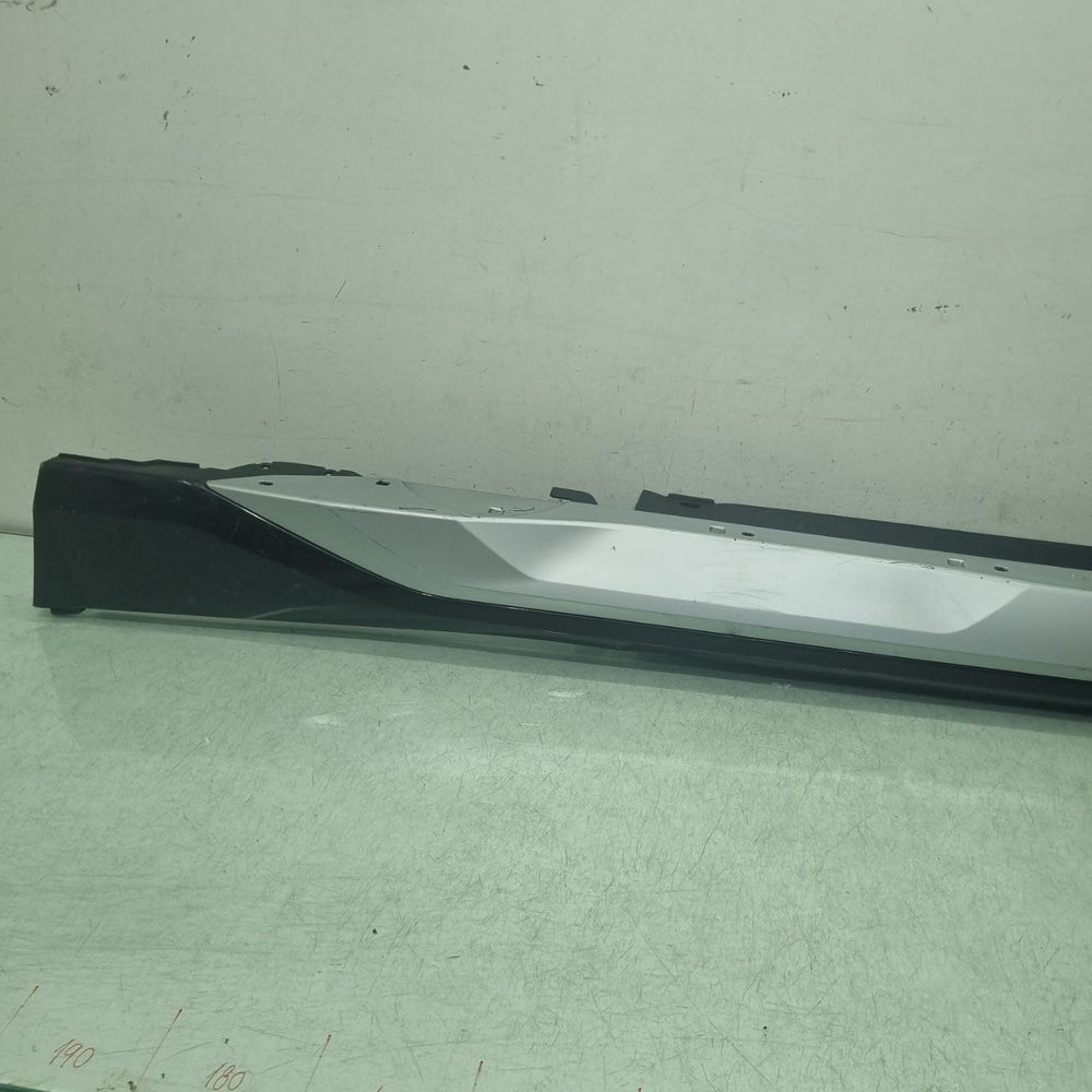 Spoiler Lateral Esq BMW X1 2021/2024 Usado