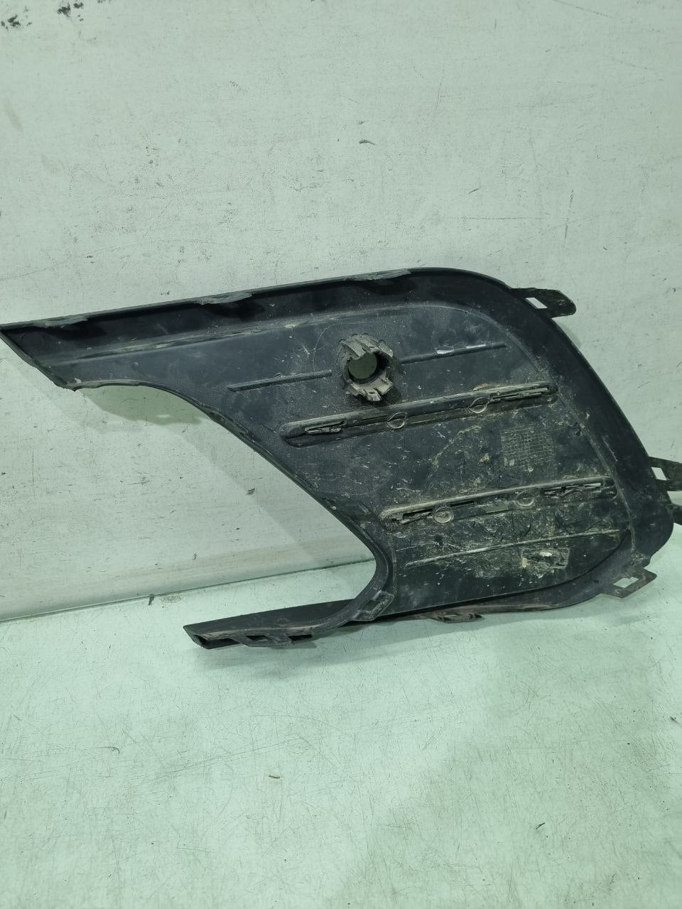 Moldura Parachoque Dianteiro Direita VW Polo 2024/2025 Usado