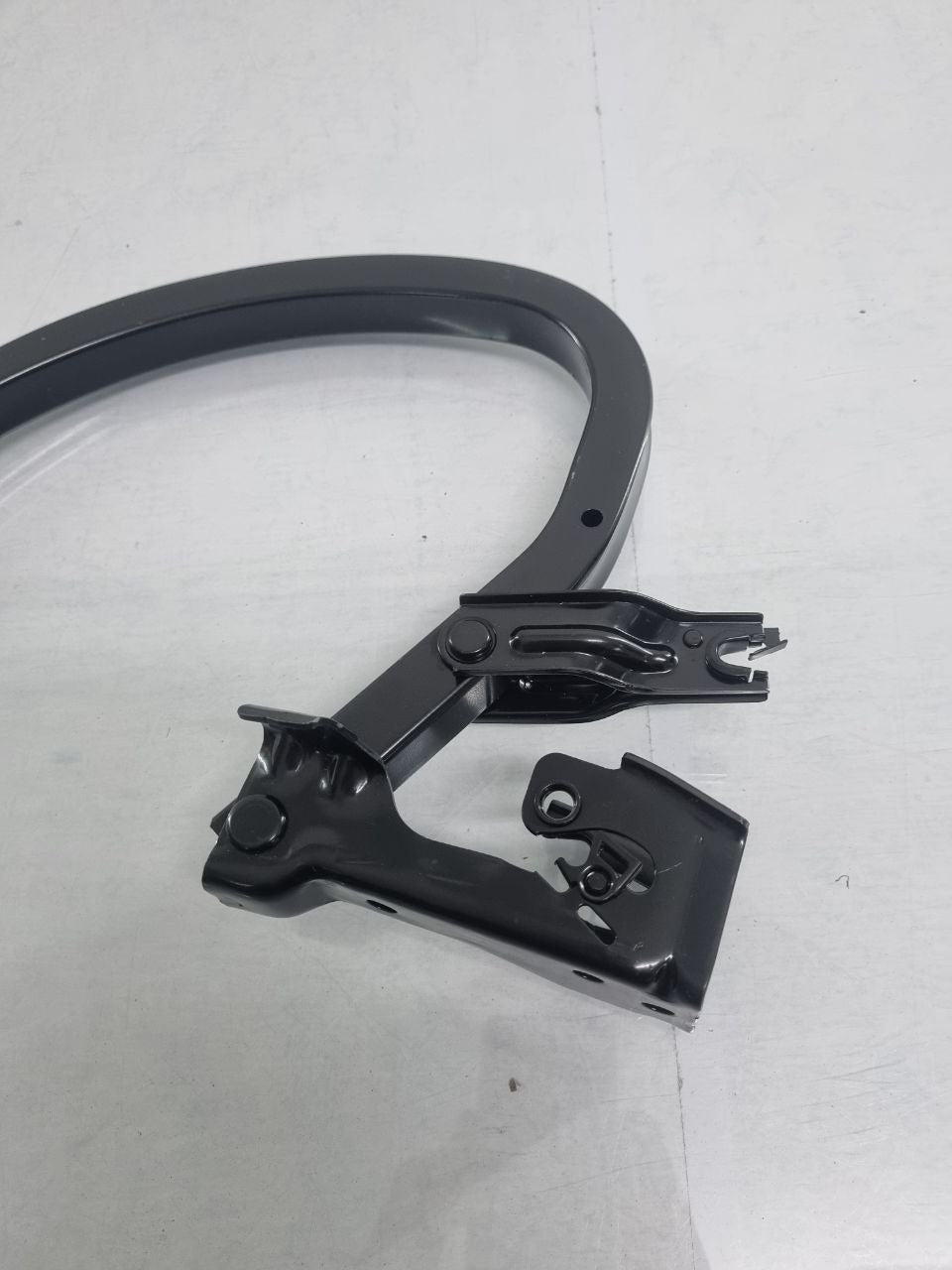 Dobradiça Porta Malas Esquerda Chevrolet Cruze Sedan 2017/2021 Nova
