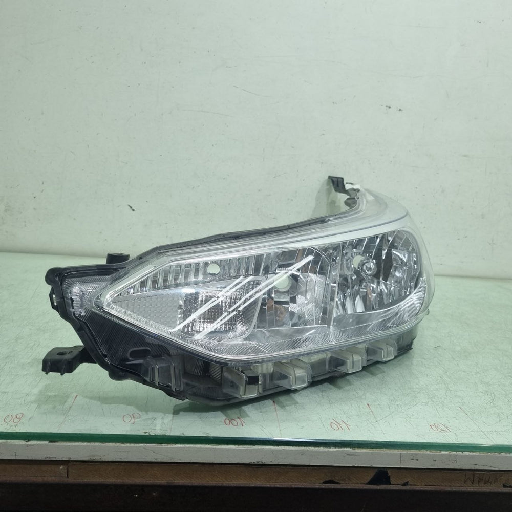 Farol Diant Esq Toyota Yaris 2017/2022 Usado