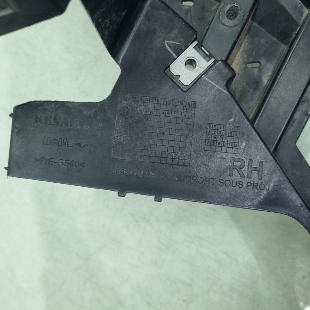 Suporte Farol Dir Renault Kardian 2024/2026 Usado