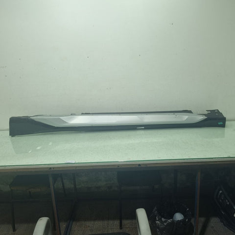 Spoiler Lateral Esq BMW X1 2021/2024 Usado