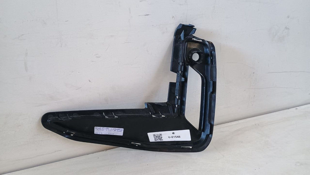 Grade Milha Esq Parachoque BMW 320i M Sport 2023/2026