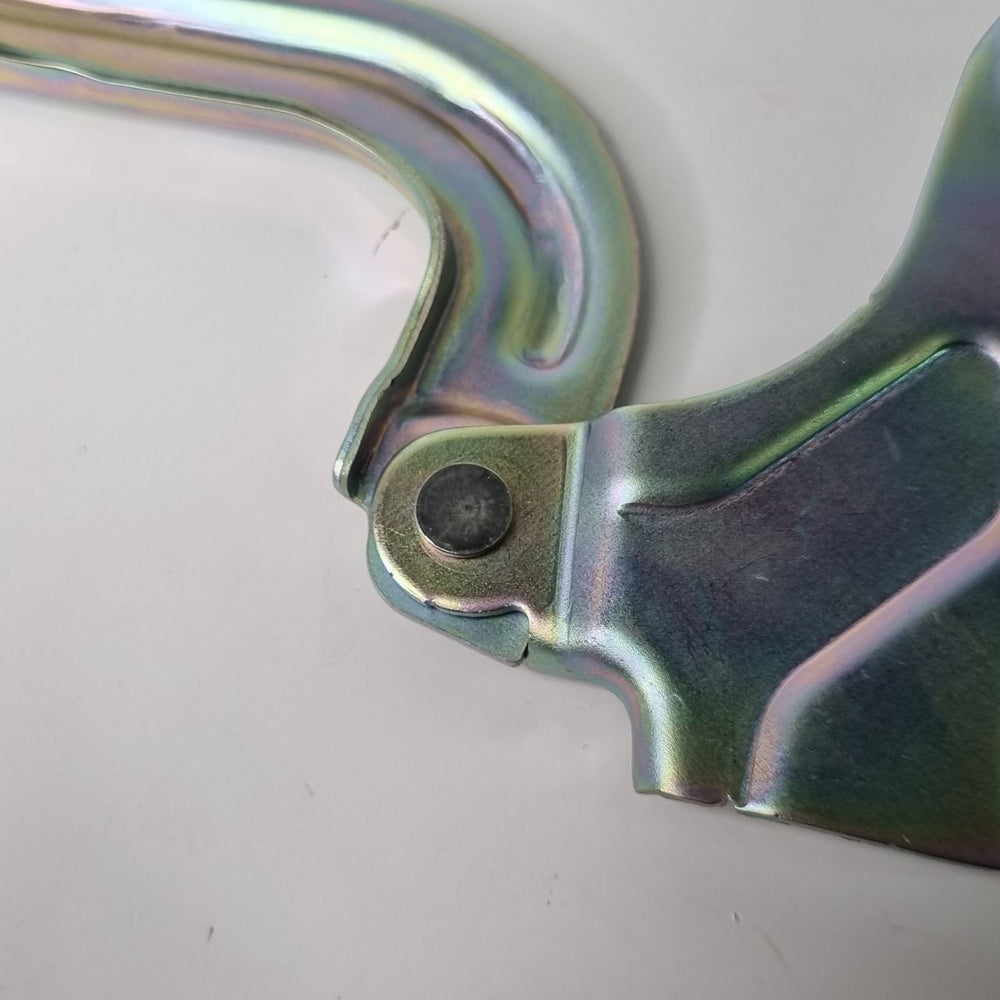 Dobradiça Capô Dianteira Esquerda Chevrolet Onix/Prisma 2012/2019 Nova