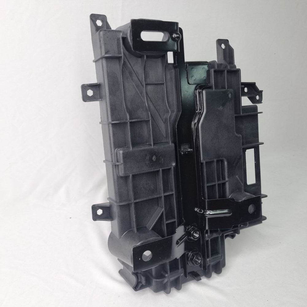 Caixa Suporte Bateria Chevrolet Onix 2013/2018 Usada