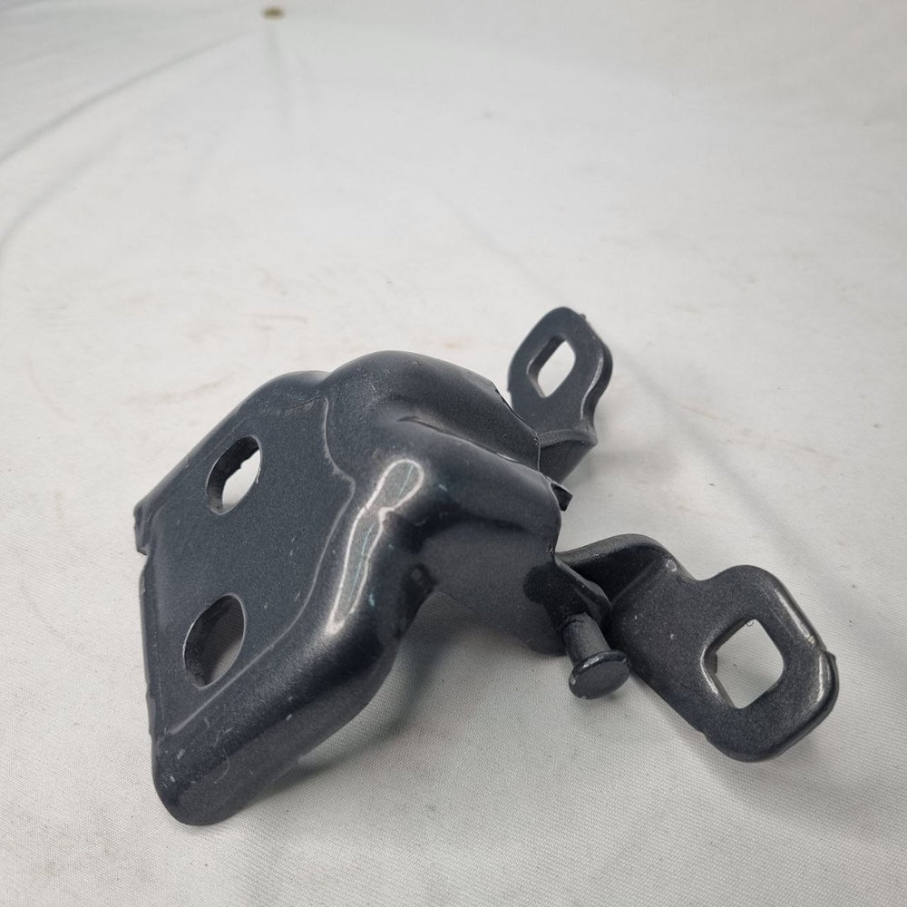 Dobradiça Inferior Porta Dianteira Direita Renault Sandero 2010/2016 Usada