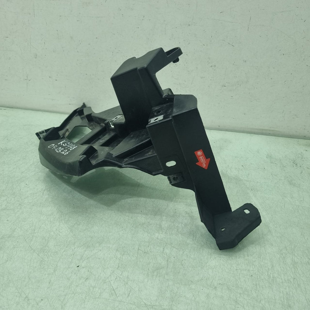 Suporte Farol Direito Renault Kardian 2024/2026 Usado