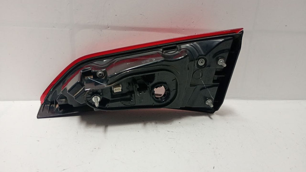 Lanterna Tras Tampa Esq Toyota Yaris 2018/2023 Usada