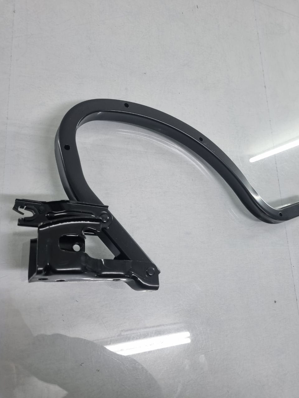 Dobradiça Porta Malas Esquerda Chevrolet Cruze Sedan 2017/2021 Nova