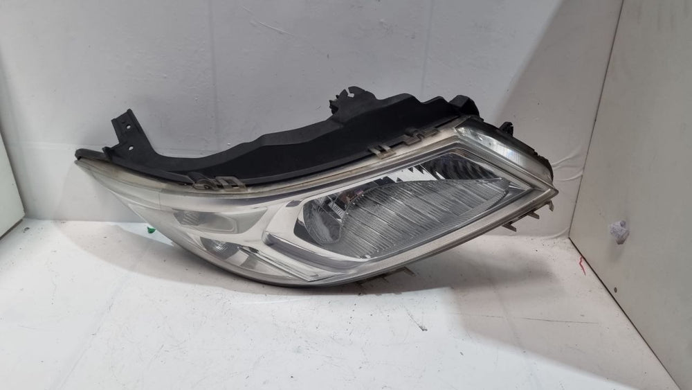 Farol Dianteiro Direito Chevrolet Onix 2013/2016 Usado