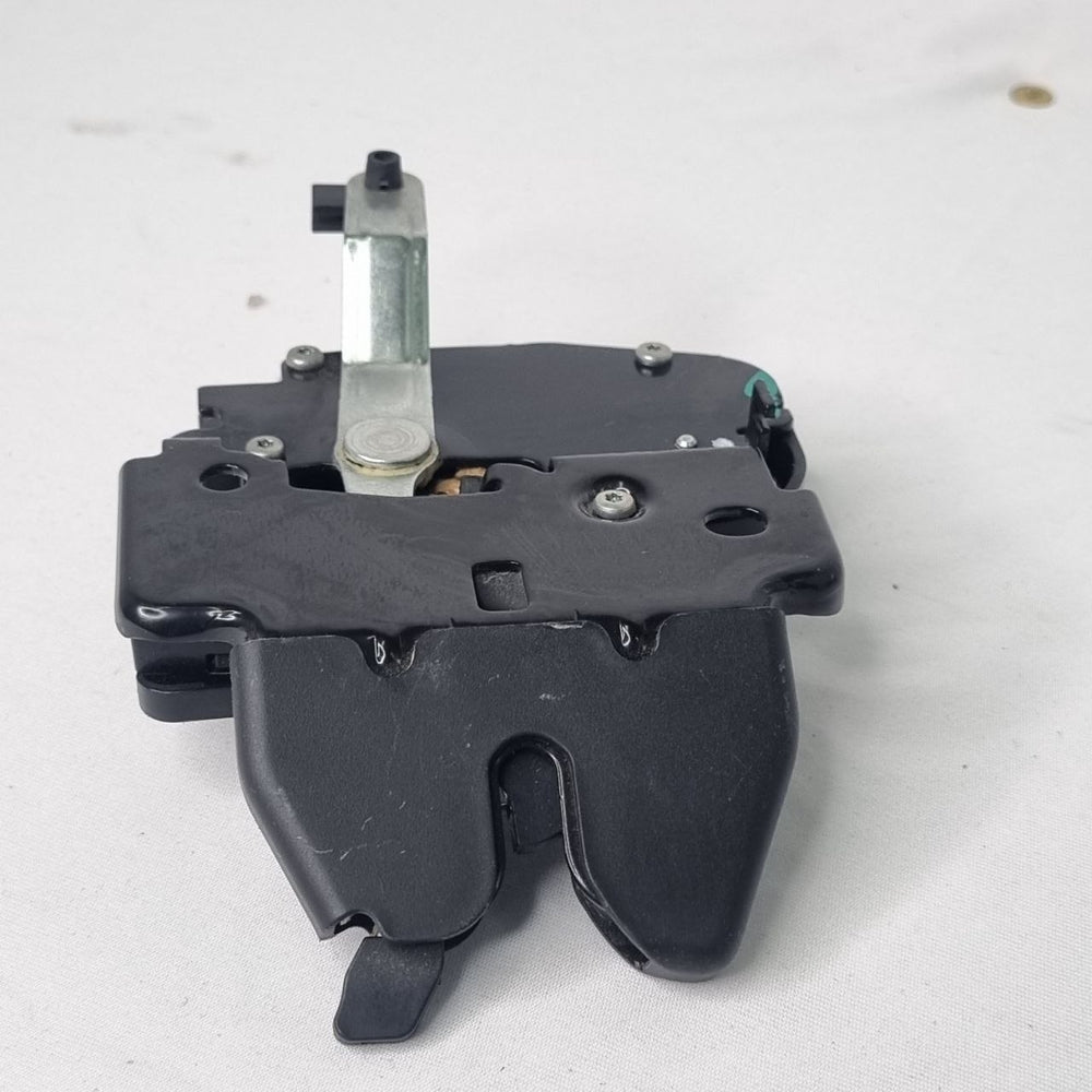 Fechadura Tampa Traseira Nissan Versa 2016/2020 Usado