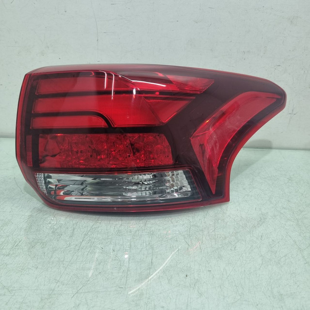 Lanterna Tras Esq Mitsubishi Outlander 16/19