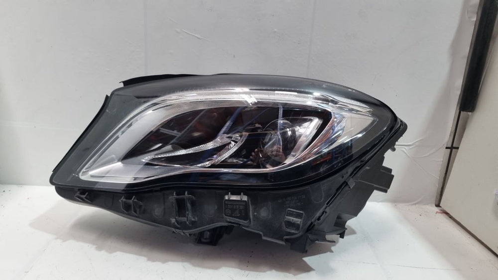 Farol Diant Esq MB GLA 200 2015/2018 Usado