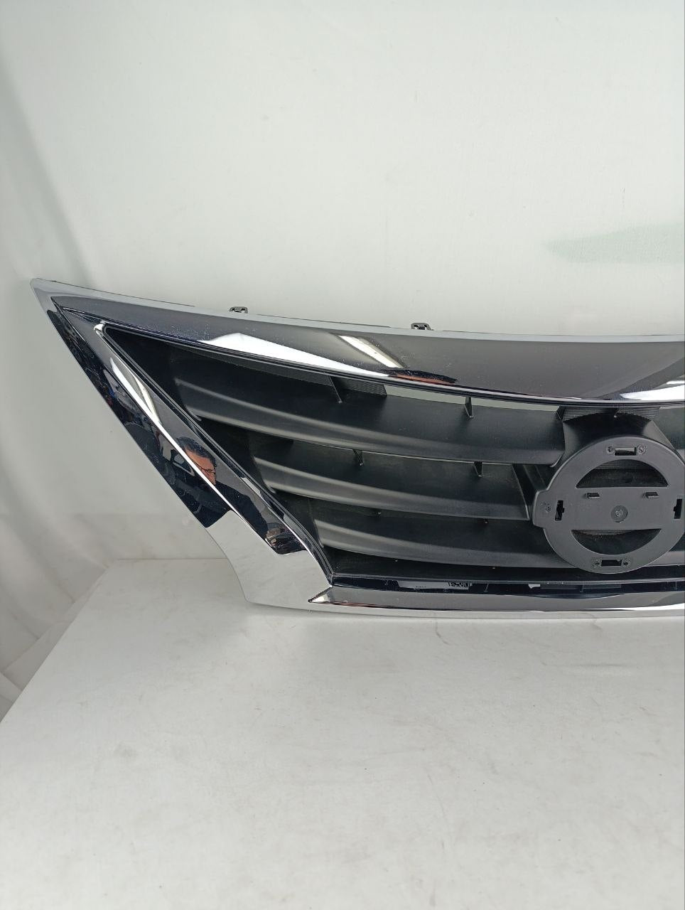 Grade Dianteira Superior Nissan Versa 2015/2019 cromo