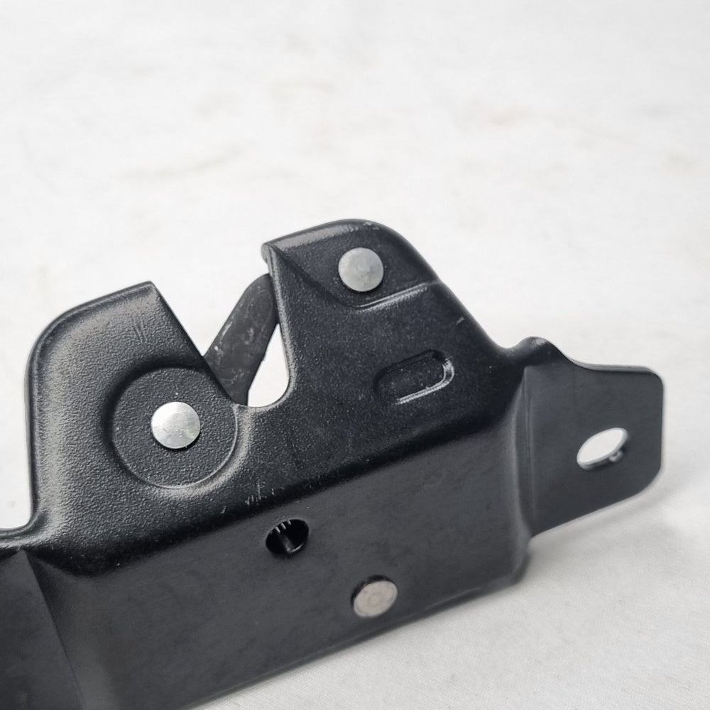 Fechadura Tampa Traseira Peugeot 206 Hatch 1999/2008 Usada