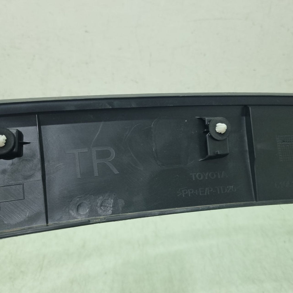 Moldura Lateral Tras Toyota RAV4 2019/2024 Usada