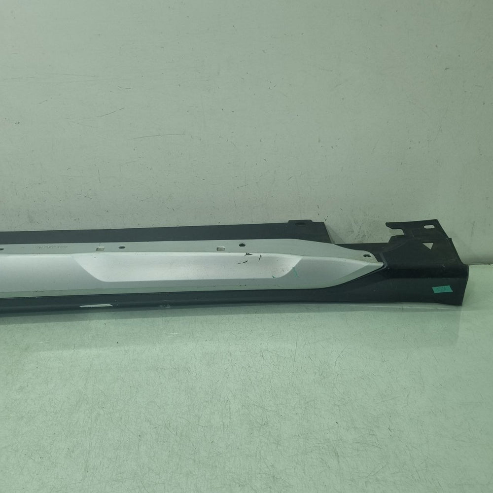 Spoiler Lateral Esq BMW X1 2021/2024 Usado