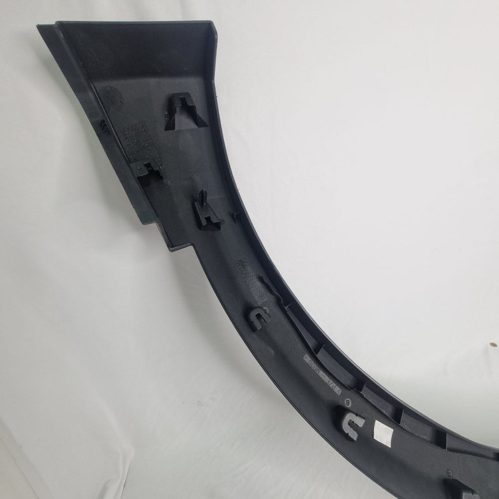 Moldura Passagem de Roda Traseira Direita Peugeot 3008 2015/2019 Usada