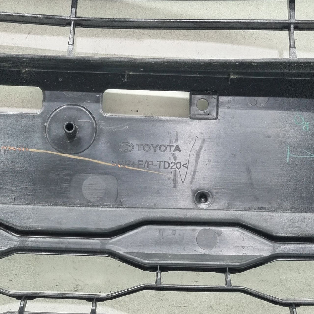Grade Central Toyota Yaris 2018/2023 Usado