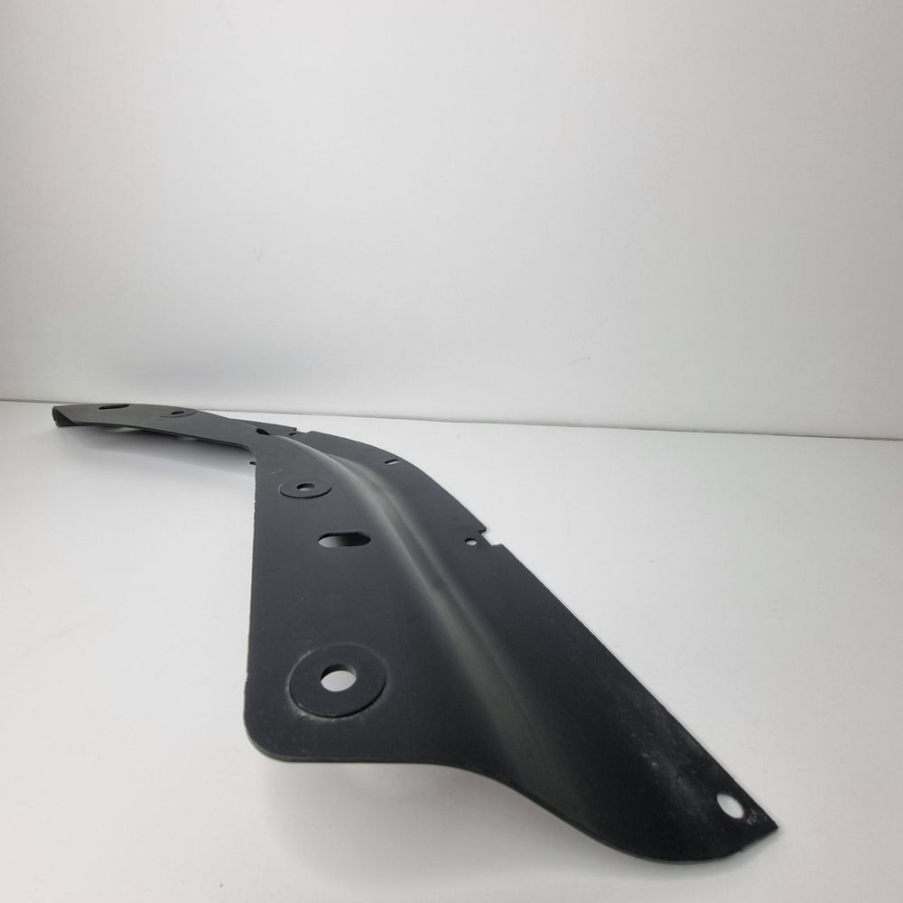 Painel Spoiler Parabarro Dianteiro Direito BMW 320i 2018/2022 Usado