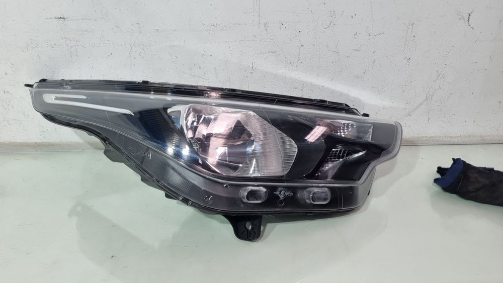 Farol Diant Dir Fiat Strada 2020/2025 Usado