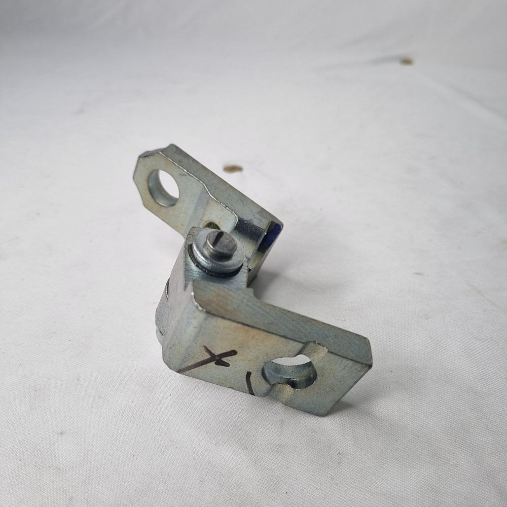 Dobradiça Inferior Porta Dianteira Esquerda VW Jetta 2011/2017 Nova
