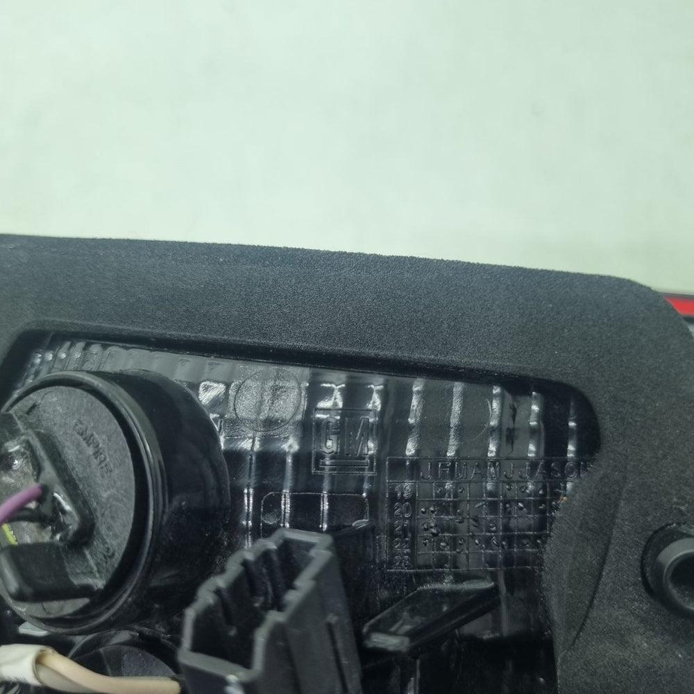 Lanterna Tras Tampa GM Onix Sedan S.LED 2024 Usada