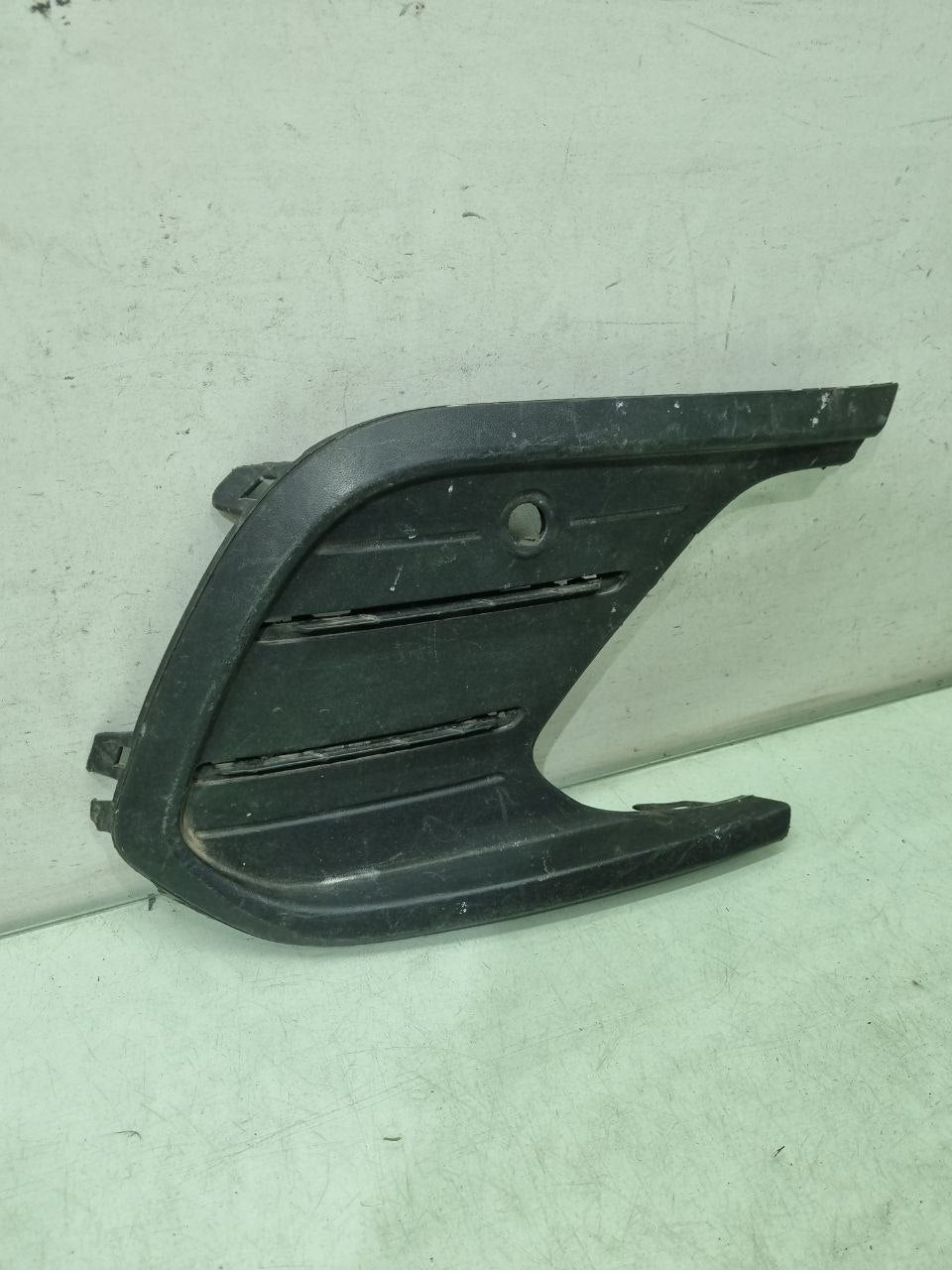 Moldura Parachoque Dianteiro Direita VW Polo 2024/2025 Usado