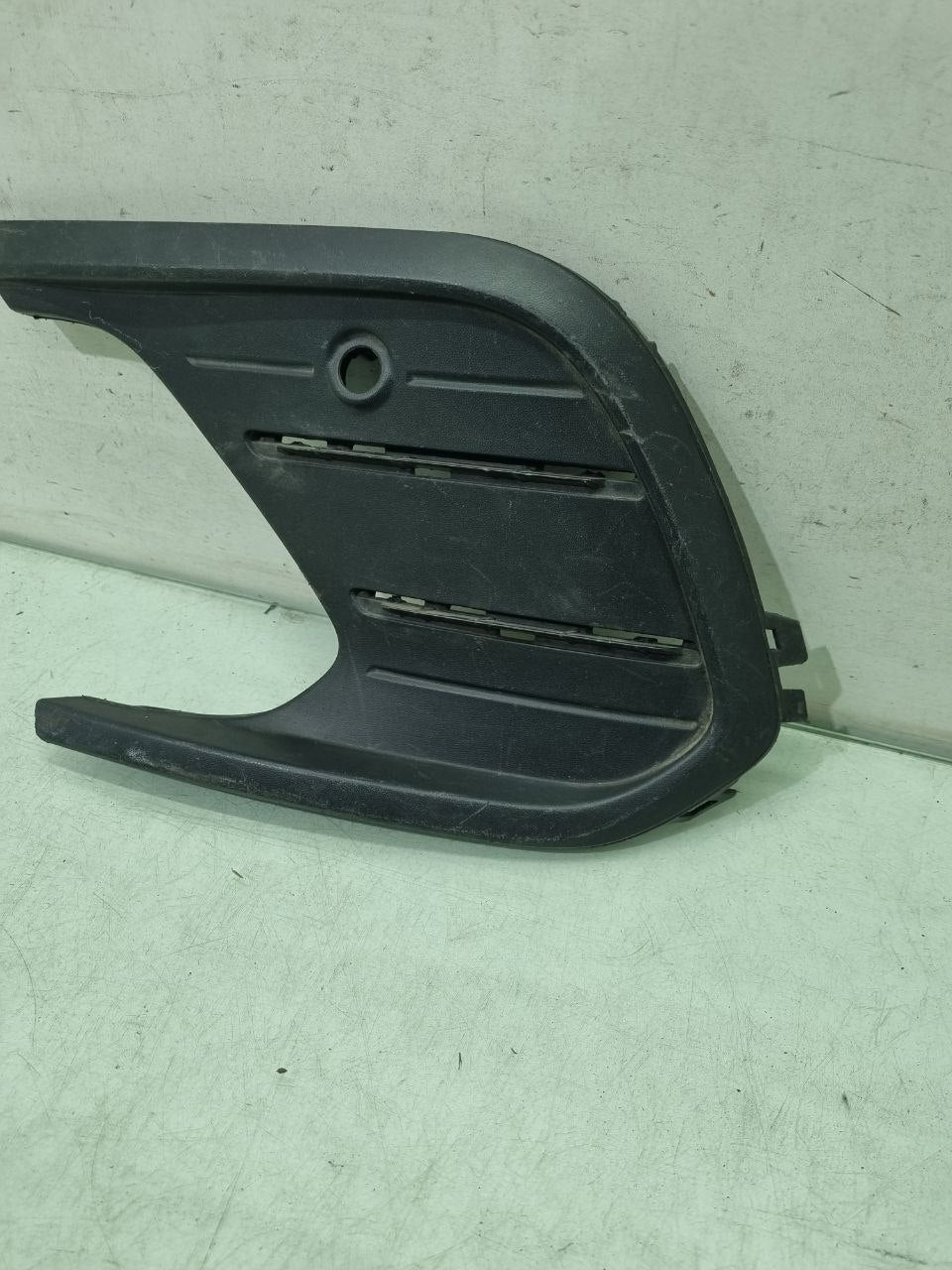 Moldura Grade Dianteira Esquerda Volkswagen Polo 2024/2025 Usado
