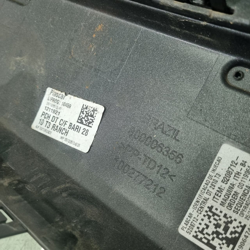 Moldura Central Grade Fiat Strada 2021/2025 Usada