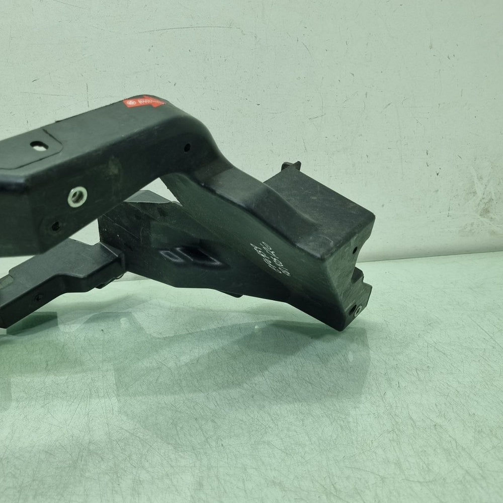Suporte Farol Inf Esq GM Tono 2016/2024 Usado