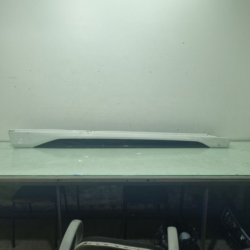 Spoiler Lateral Dir BMW X1 2016/2022 Usado