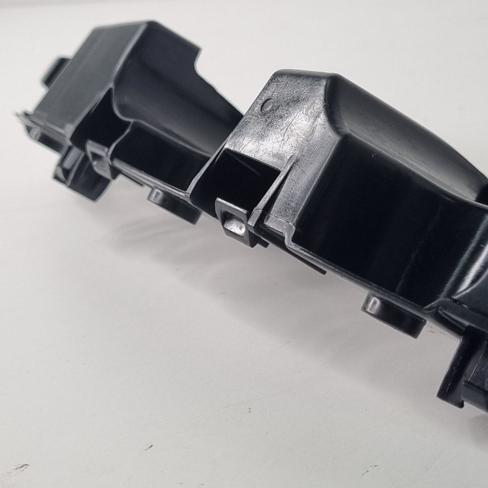 Suporte Guia Parachoque Dianteiro Direito Renault Duster 2020/2024 Novo