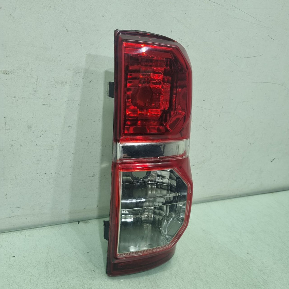 Lanterna Tras Esq Toyota Hilux 2013/2016 Usada