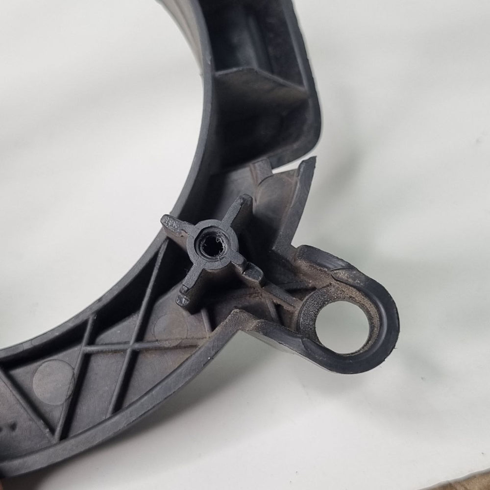 Moldura Farol Esquerdo Renault Duster 2024 Usada