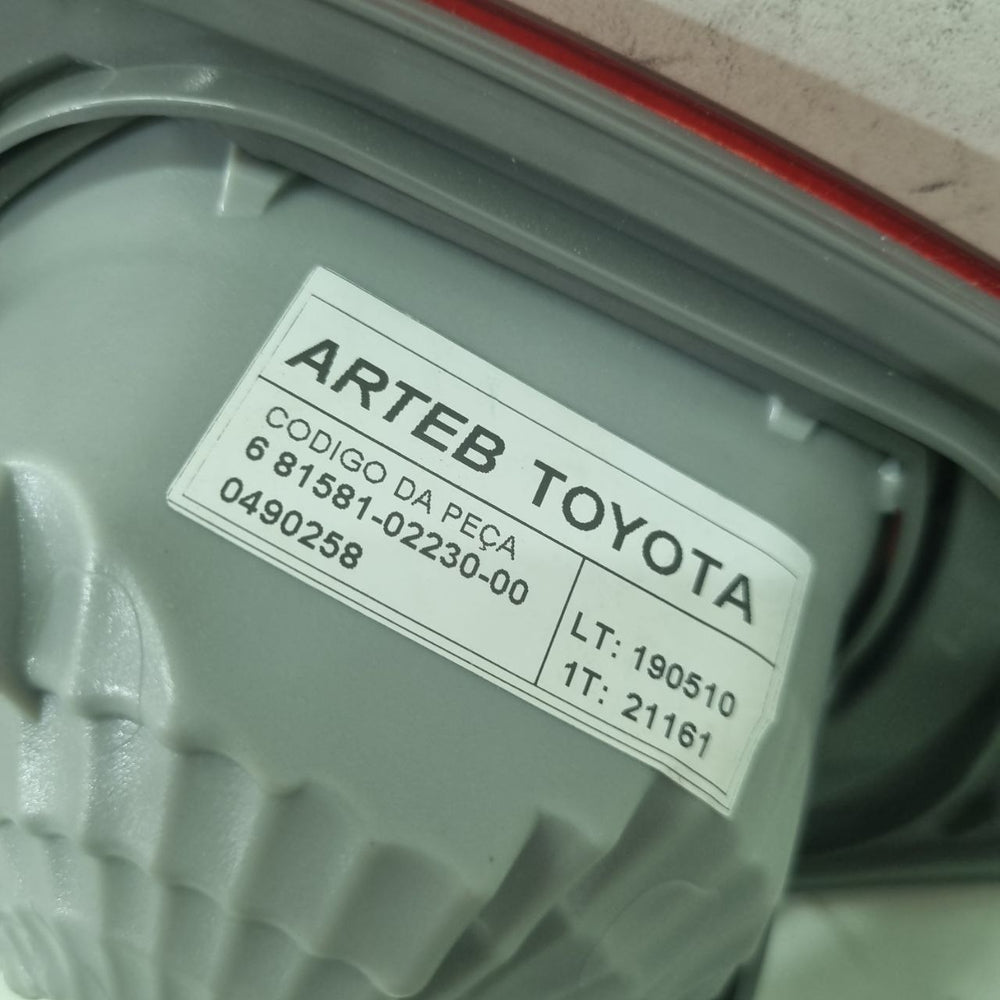 Lanterna Tras Tampa Dir Toyota Corolla 2008/2014
